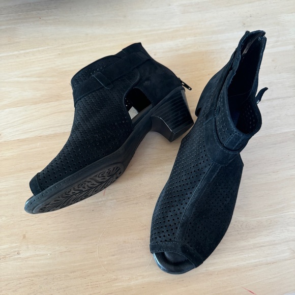 Earth Shoes Intrepid Peep Toe Bootie size 8 - Picture 3 of 3